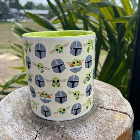 PRE-OWNED STAR WARS MANDALORIAN BABY YODA COFFEE MUG/CUP 20 OZ - Picture 1 of 8